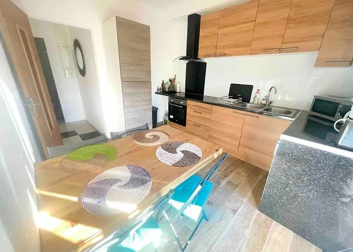 Charmante Maison En Plein Coeur De בית נופש