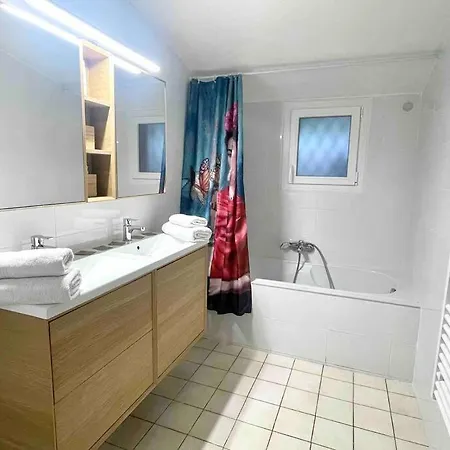 Holiday home Charmante Maison En Plein Coeur De *